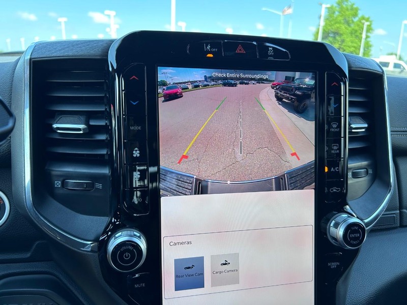 Ram 2500 Vehicle Full-screen Gallery Image 22