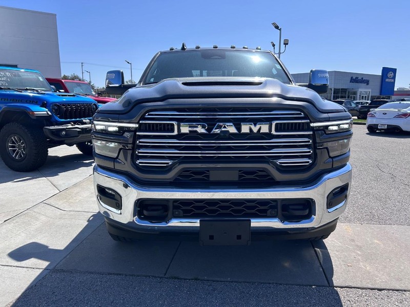 Ram 2500 Vehicle Full-screen Gallery Image 2