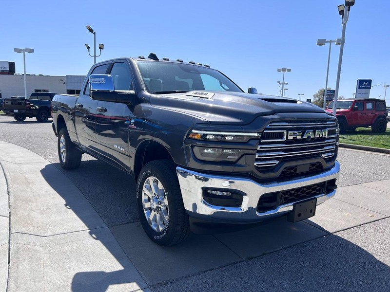 Ram 2500 Vehicle Full-screen Gallery Image 3