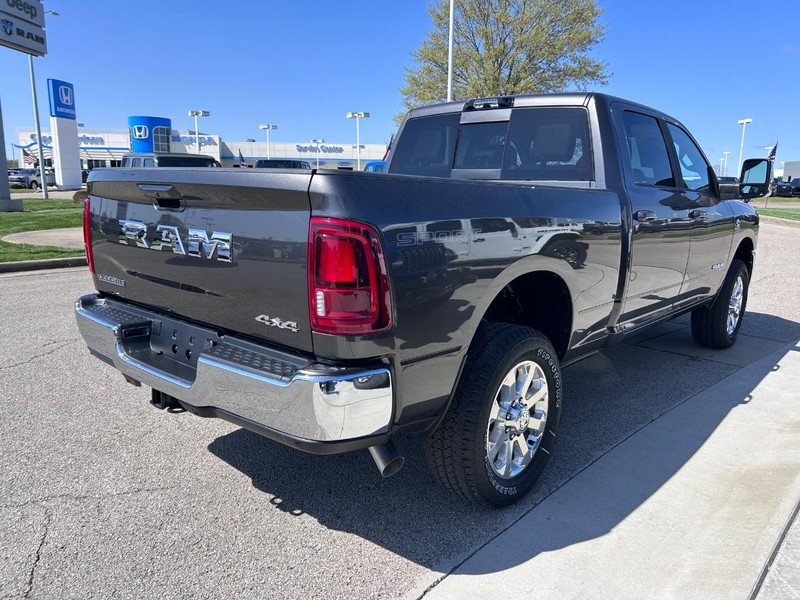 Ram 2500 Vehicle Full-screen Gallery Image 4