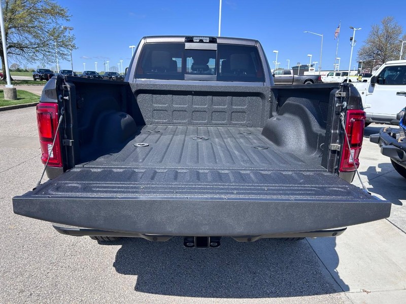 Ram 2500 Vehicle Full-screen Gallery Image 6
