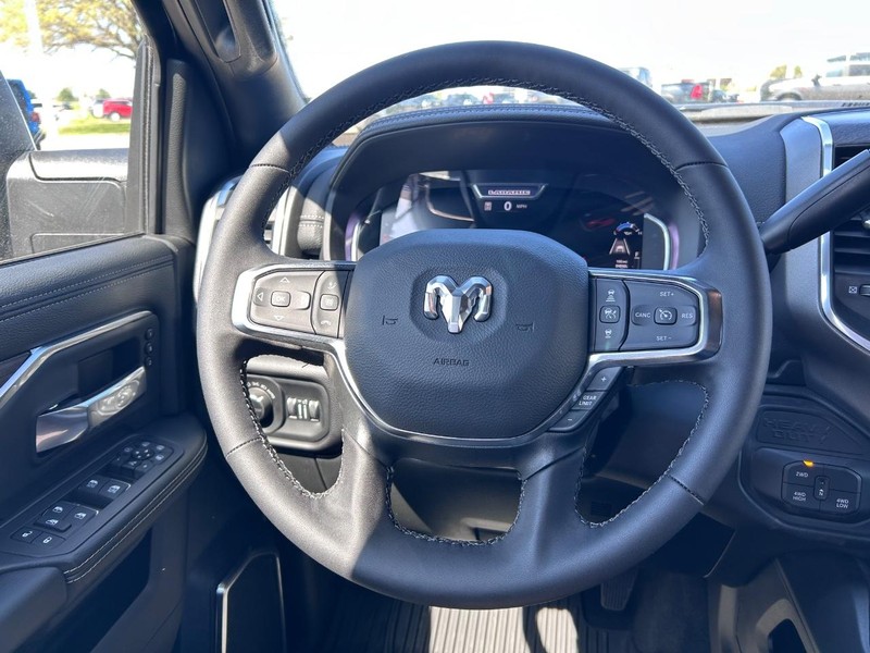 Ram 2500 Vehicle Full-screen Gallery Image 10