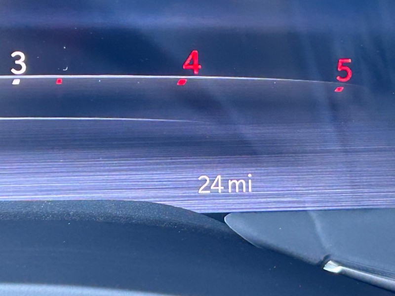 Ram 2500 Vehicle Full-screen Gallery Image 21