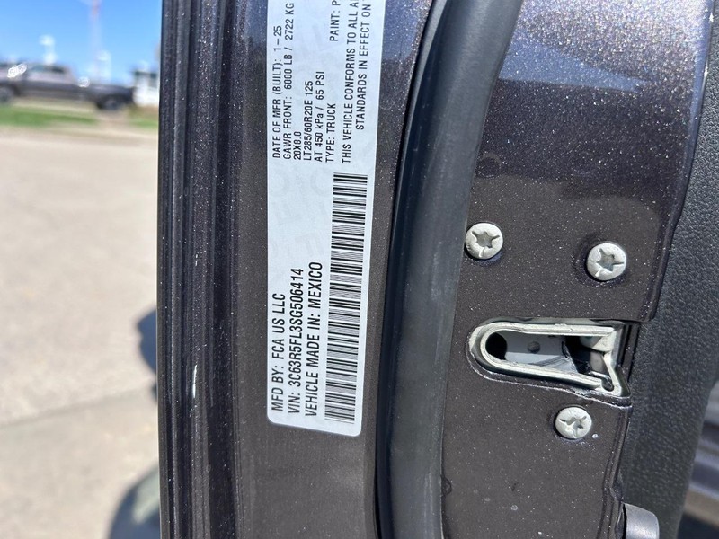 Ram 2500 Vehicle Full-screen Gallery Image 23