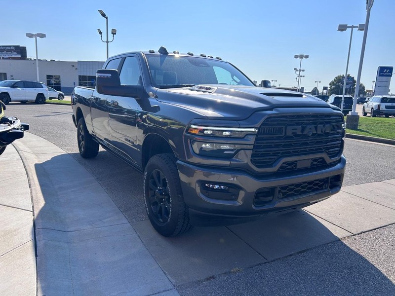 Ram 2500 Vehicle Full-screen Gallery Image 3