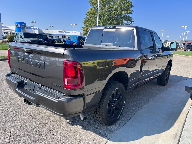 Ram 2500 Vehicle Full-screen Gallery Image 4