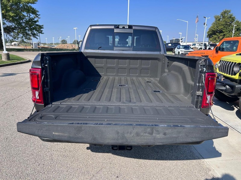 Ram 2500 Vehicle Full-screen Gallery Image 6