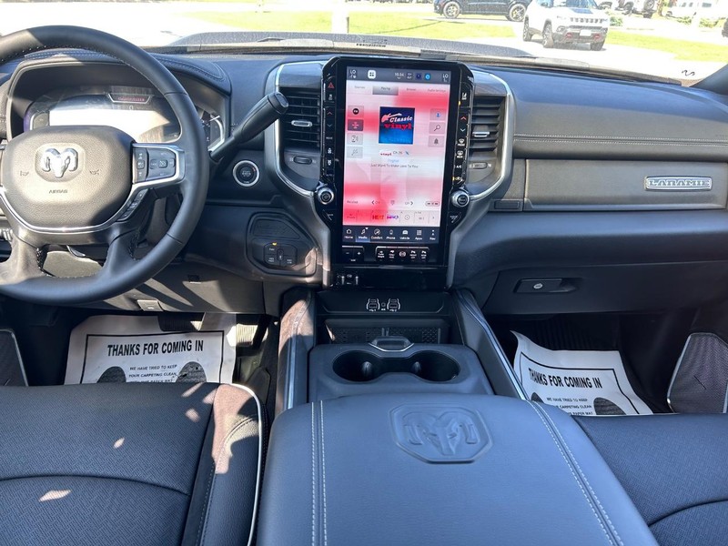 Ram 2500 Vehicle Full-screen Gallery Image 10