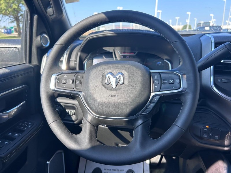 Ram 2500 Vehicle Full-screen Gallery Image 11