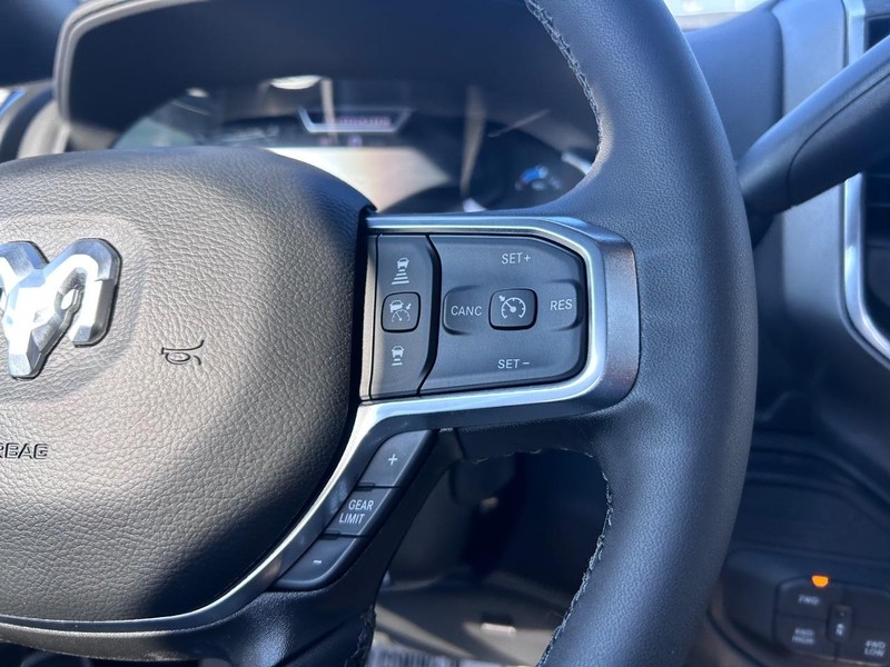 Ram 2500 Vehicle Full-screen Gallery Image 13