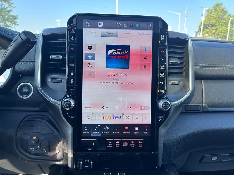 Ram 2500 Vehicle Full-screen Gallery Image 14