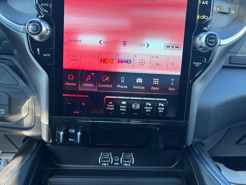 Ram 2500 Vehicle Full-screen Gallery Image 15