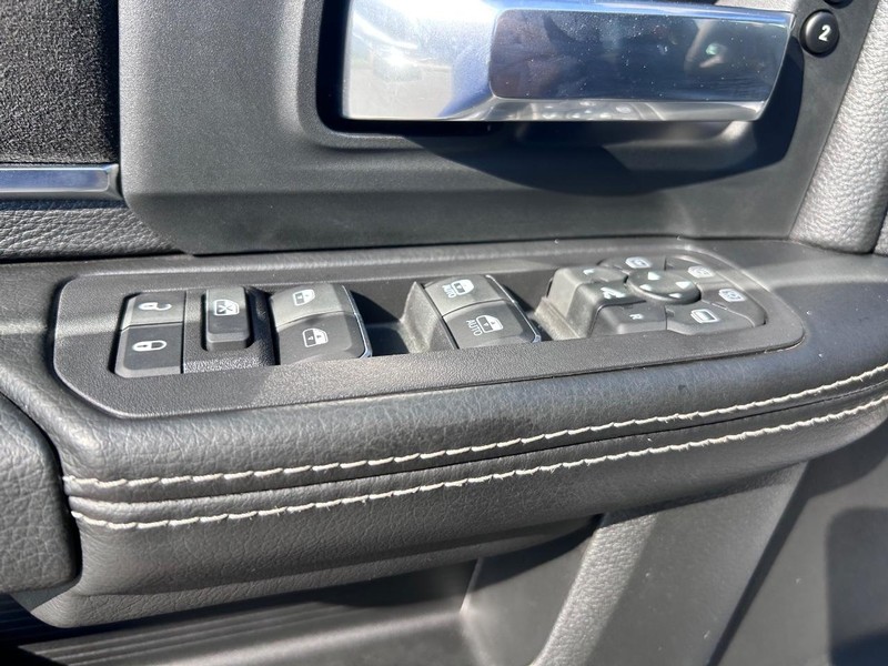 Ram 2500 Vehicle Full-screen Gallery Image 17