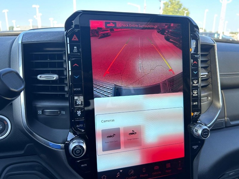 Ram 2500 Vehicle Full-screen Gallery Image 21