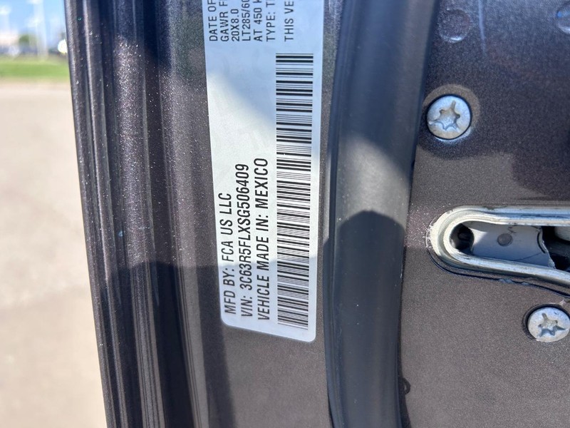 Ram 2500 Vehicle Full-screen Gallery Image 22