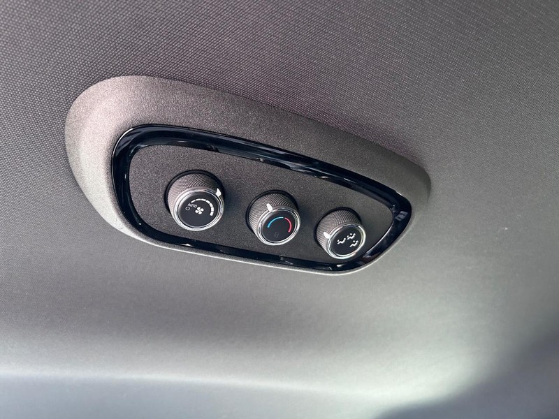 Dodge Durango Vehicle Full-screen Gallery Image 11