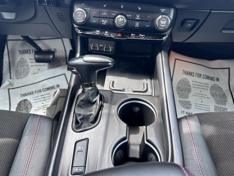 Dodge Durango Vehicle Full-screen Gallery Image 18