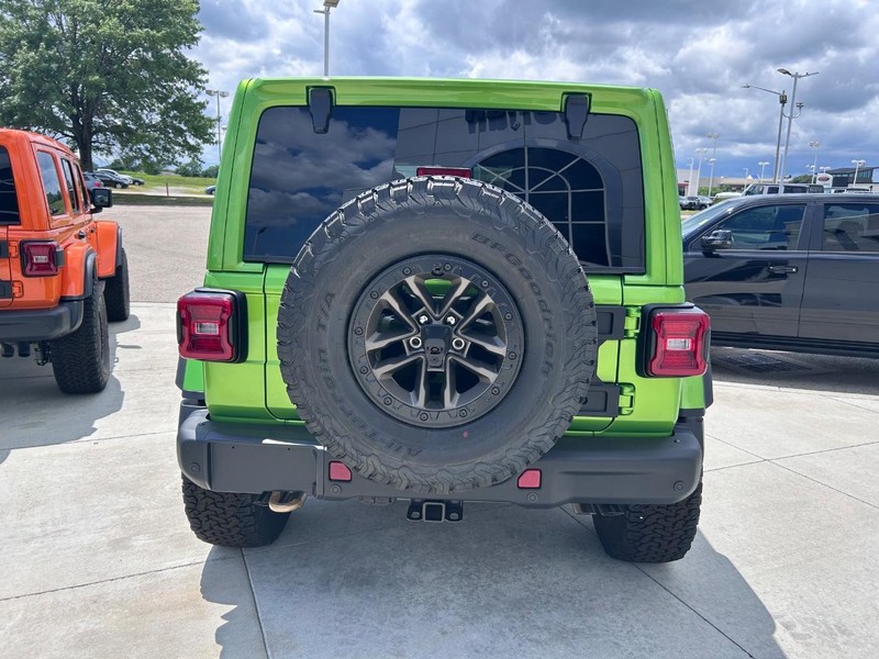 Jeep Wrangler Vehicle Full-screen Gallery Image 4