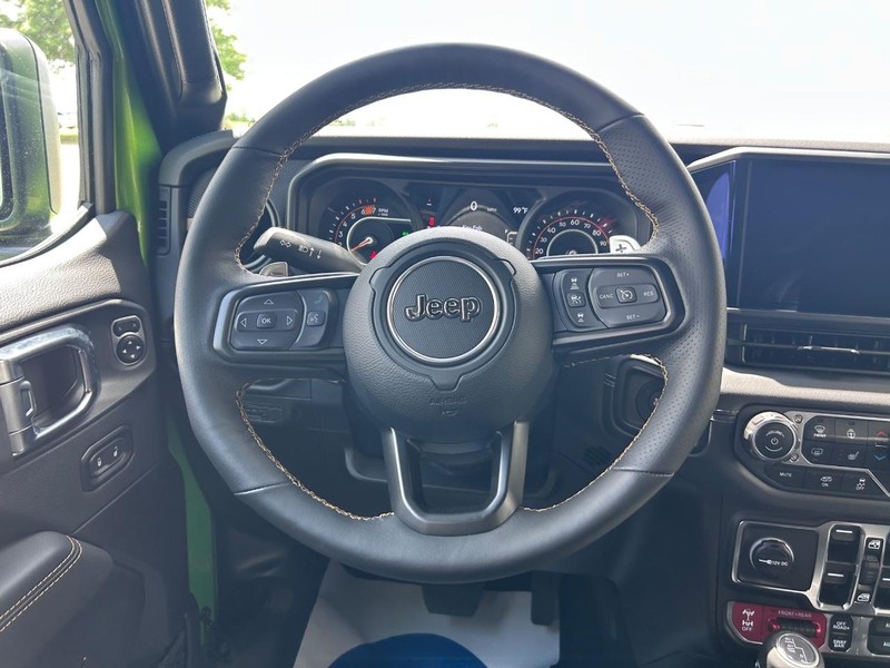 Jeep Wrangler Vehicle Full-screen Gallery Image 9