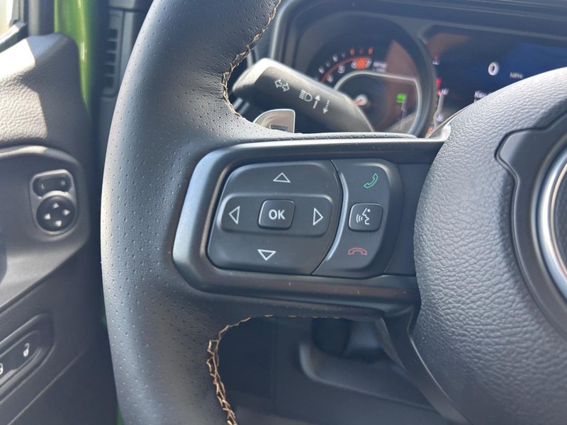 Jeep Wrangler Vehicle Full-screen Gallery Image 10