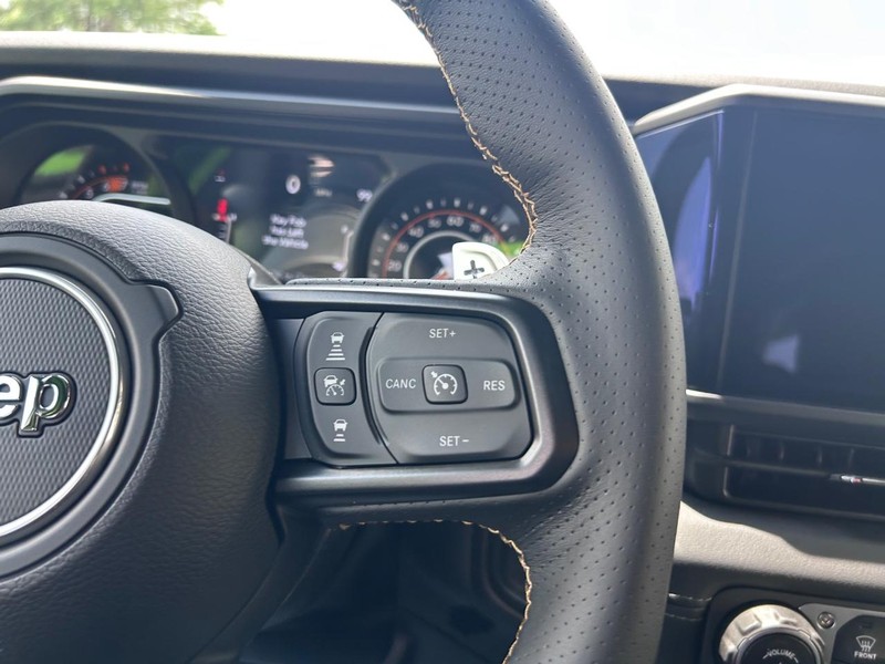 Jeep Wrangler Vehicle Full-screen Gallery Image 11