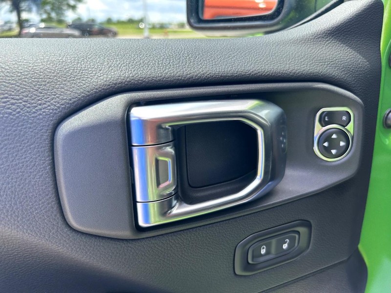 Jeep Wrangler Vehicle Full-screen Gallery Image 15