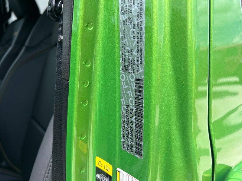 Jeep Wrangler Vehicle Full-screen Gallery Image 17