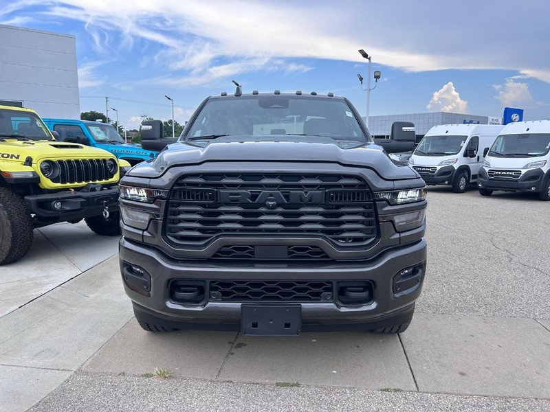 Ram 2500 Vehicle Full-screen Gallery Image 2