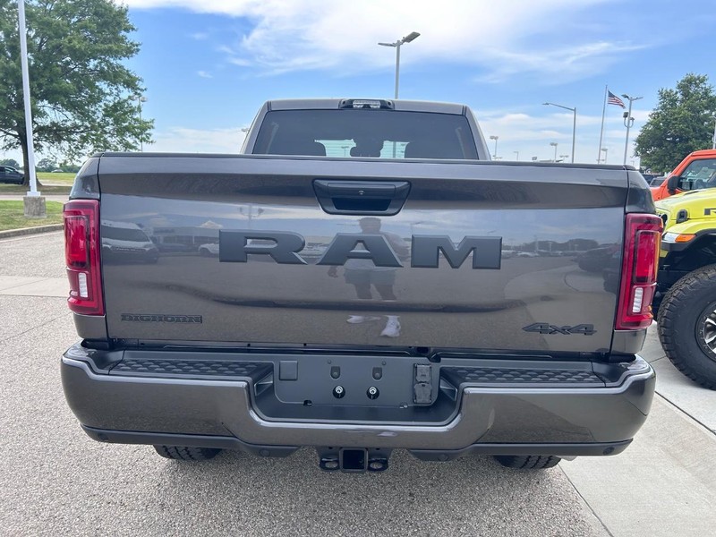 Ram 2500 Vehicle Full-screen Gallery Image 5