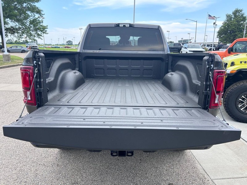 Ram 2500 Vehicle Full-screen Gallery Image 6