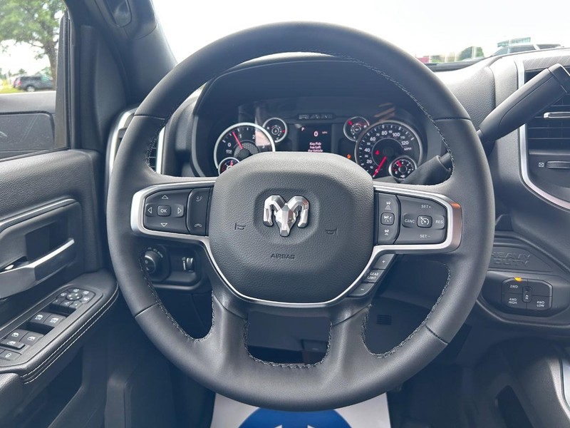 Ram 2500 Vehicle Full-screen Gallery Image 10