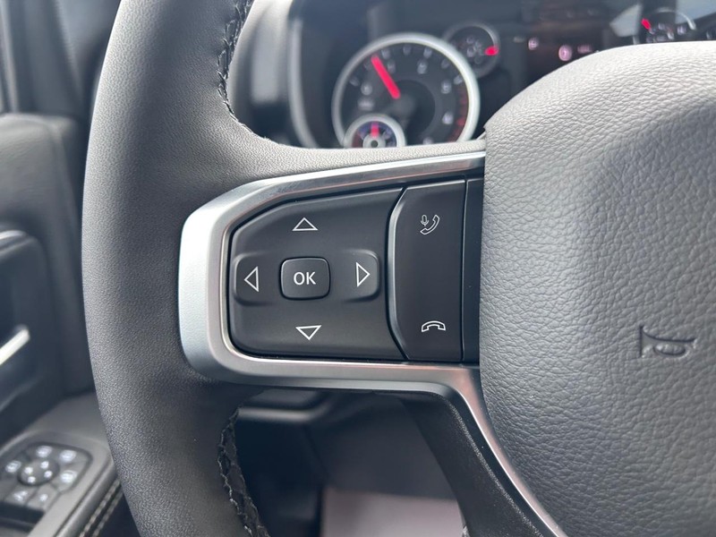 Ram 2500 Vehicle Full-screen Gallery Image 11