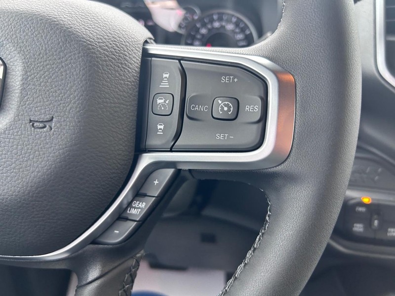 Ram 2500 Vehicle Full-screen Gallery Image 12