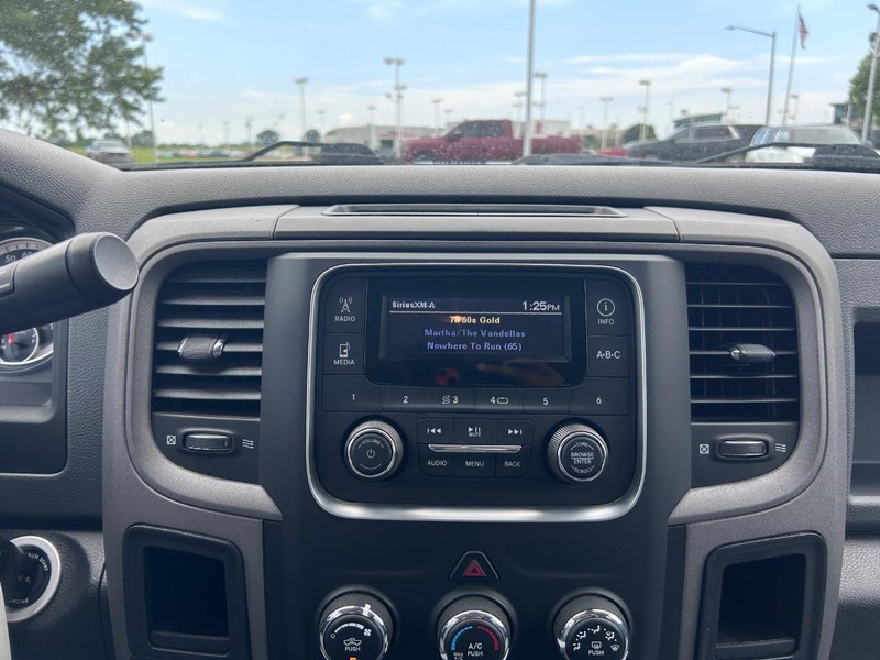 Ram 2500 Vehicle Full-screen Gallery Image 12