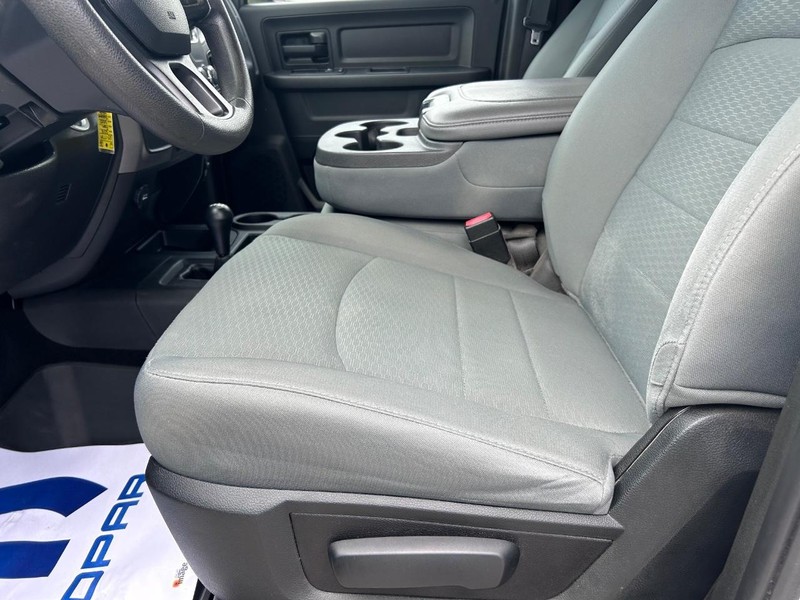 Ram 2500 Vehicle Full-screen Gallery Image 16