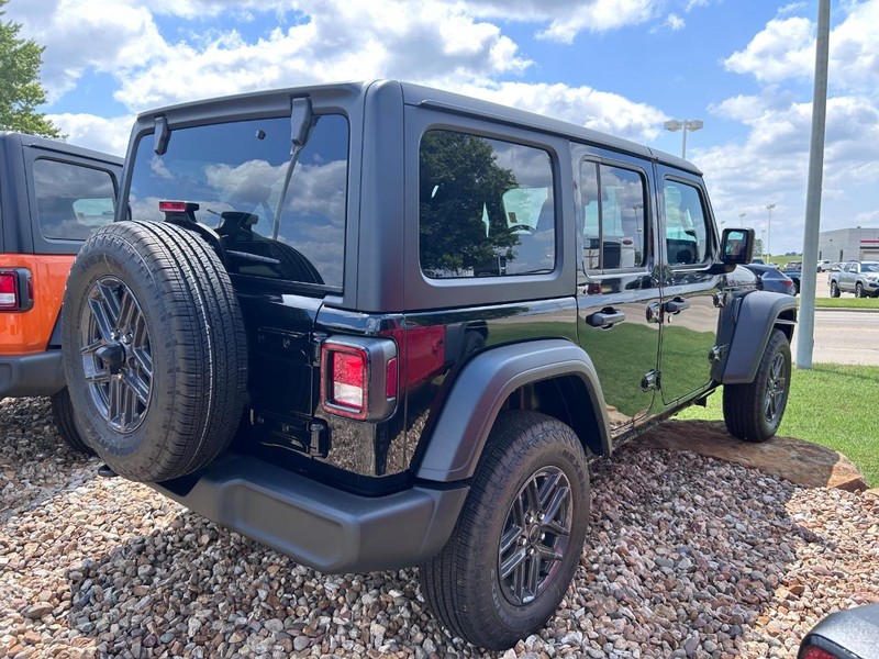 Jeep Wrangler Vehicle Full-screen Gallery Image 4