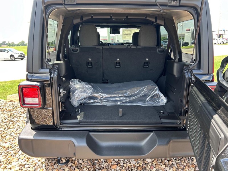 Jeep Wrangler Vehicle Full-screen Gallery Image 6