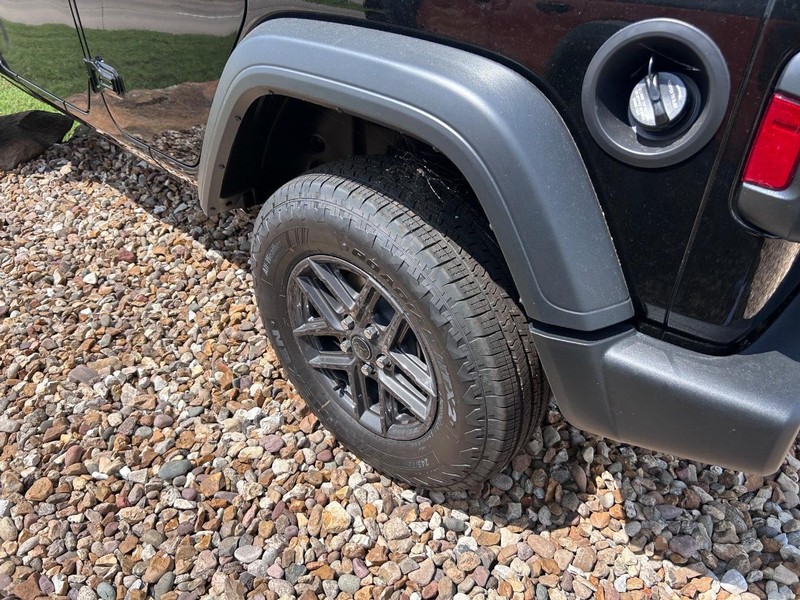 Jeep Wrangler Vehicle Full-screen Gallery Image 7