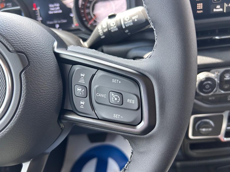 Jeep Wrangler Vehicle Full-screen Gallery Image 12