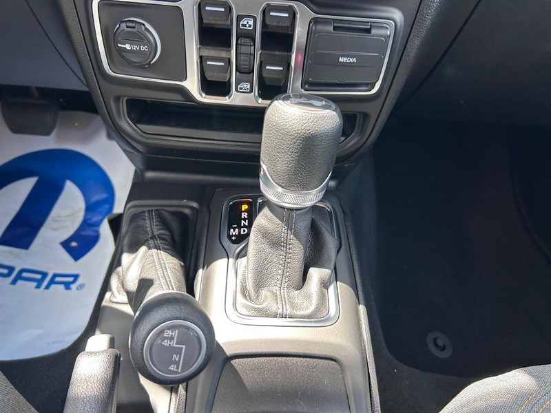 Jeep Wrangler Vehicle Full-screen Gallery Image 15