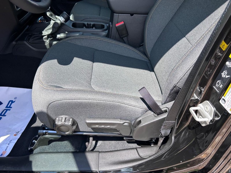 Jeep Wrangler Vehicle Full-screen Gallery Image 18