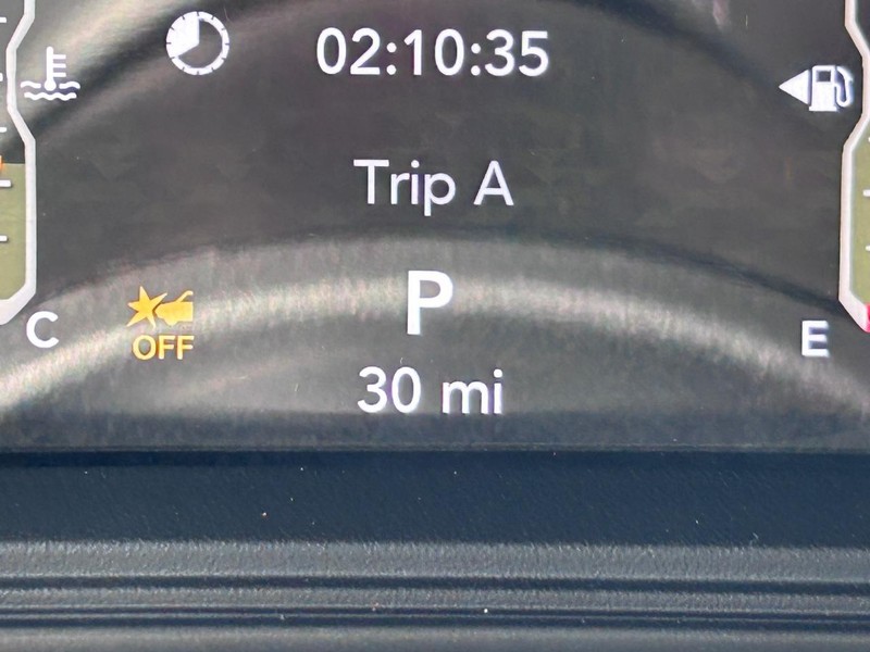 Jeep Wrangler Vehicle Full-screen Gallery Image 19