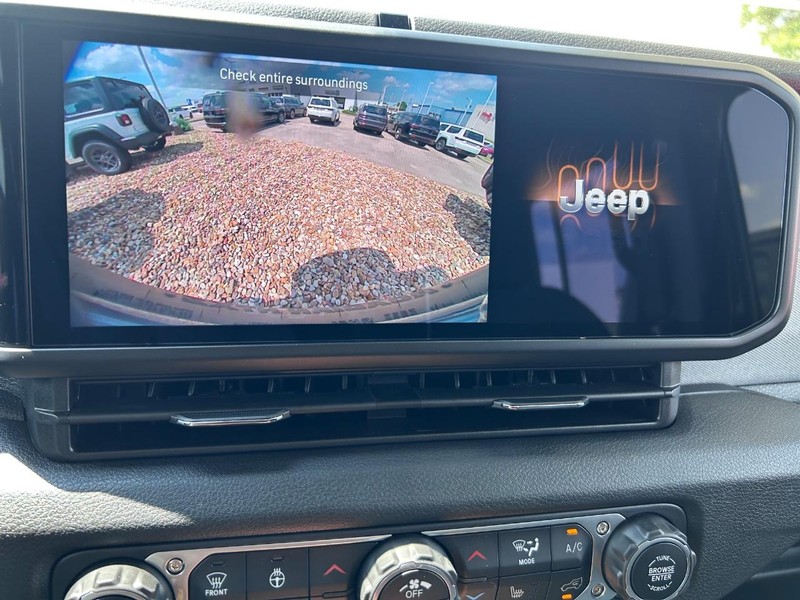 Jeep Wrangler Vehicle Full-screen Gallery Image 20