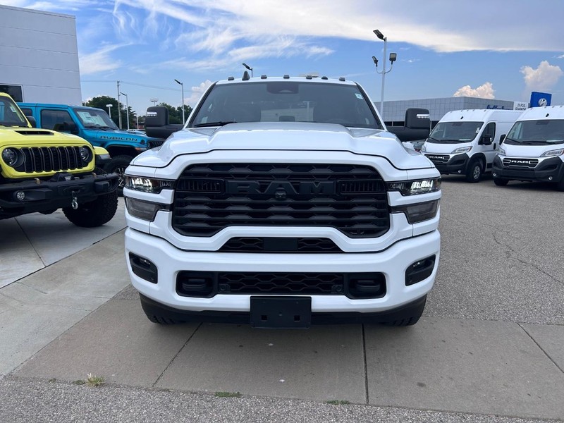 Ram 2500 Vehicle Full-screen Gallery Image 2