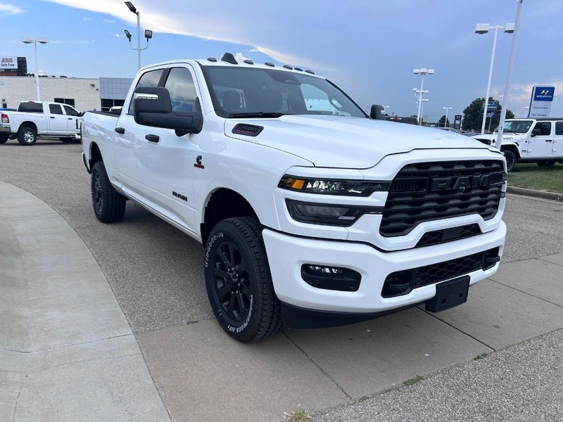 Ram 2500 Vehicle Full-screen Gallery Image 3