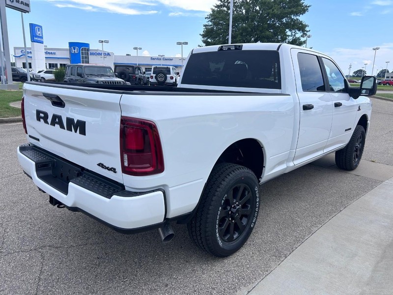 Ram 2500 Vehicle Full-screen Gallery Image 4