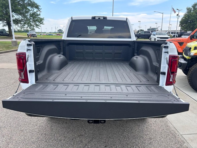 Ram 2500 Vehicle Full-screen Gallery Image 6