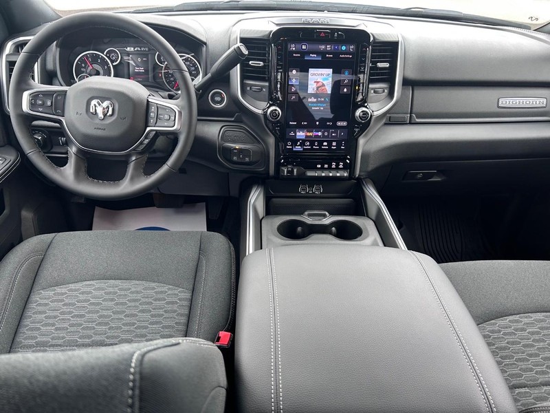 Ram 2500 Vehicle Full-screen Gallery Image 9