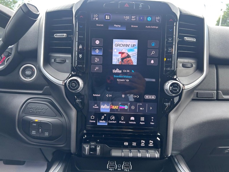 Ram 2500 Vehicle Full-screen Gallery Image 13