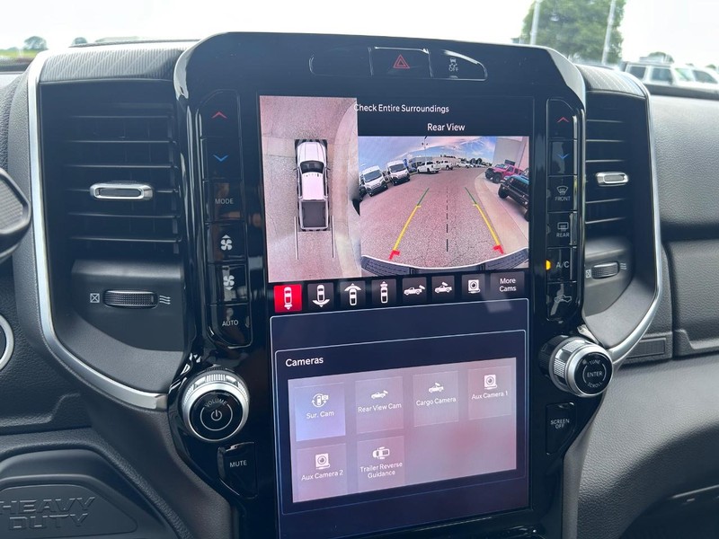 Ram 2500 Vehicle Full-screen Gallery Image 19